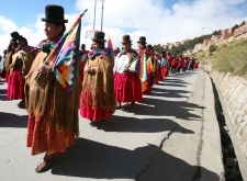 20 mayo (ANF).- Ponchos Rojos marchan por la ciudad de La Paz. Foto: Soyelgas