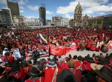 20 mayo (ANF).- Ponchos Rojos marchan por la ciudad de La Paz. Foto: Soyelgas