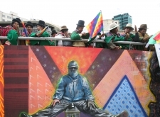 20 mayo (ANF).- Ponchos Rojos marchan por la ciudad de La Paz. Foto: Soyelgas