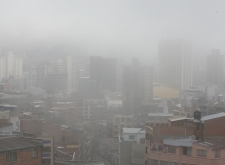 24 mayo (ANF).- La ciudad de LA Paz amanece con neblina. Foto: Soyelgas
