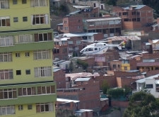 20 mayo (ANF).- Helic�ptero de la FAB sobrevuela La Paz durante marcha campesinas. Foto: ANF/jl.columba