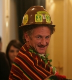 15 febrero (ANF).- El actor Sean Penn visita al presidente Morales. Foto: Soyelgas