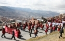 20 mayo (ANF).- Ponchos Rojos marchan por la ciudad de La Paz. Foto: Soyelgas