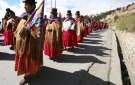 20 mayo (ANF).- Ponchos Rojos marchan por la ciudad de La Paz. Foto: Soyelgas
