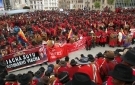 20 mayo (ANF).- Ponchos Rojos marchan por la ciudad de La Paz. Foto: Soyelgas