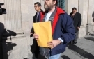 23 mayo (ANF).- Ostreicher deja una carta en palacio de gobierno. Foto: Soyelgas