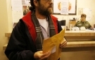 23 mayo (ANF).- Ostreicher deja una carta en palacio de gobierno. Foto: Soyelgas