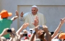 El Papa pidió sensibilidad para ayudar a las familias de los refugiados El Papa pidió sensibilidad para ayudar a las familias de los refugiados