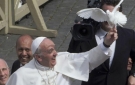 Francisco: La crisis global muestra al ser humano desechable 