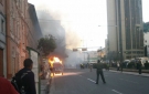 Minib�s se incendia en pleno centro de La Paz 