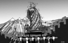 P�GINA SIETE refleja la procesi�n en La Paz por la virgen de Copacabana