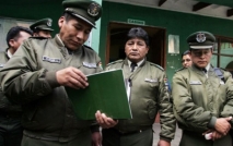 Gobierno llega a un acuerdo con polic�as de base y se levantan piquetes de huelga