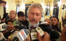 Memmott dice que EEUU asume con tristeza salida de la NAS de Bolivia 