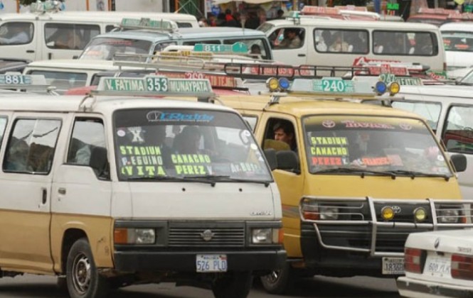 Transporte público bloqueo calles y avenidas del centro de La Paz. Foto Archivo