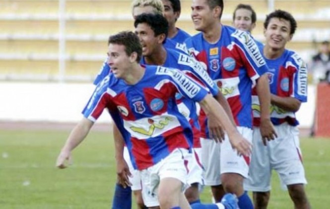 La Paz FC goleó 6-1 a Destroyers como local en el estadio paceño. Foto Archivo
