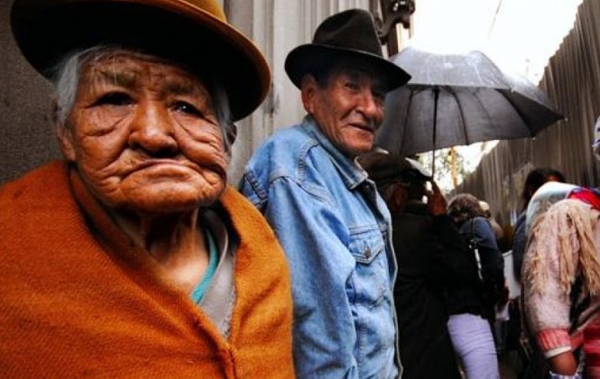 Los adultos mayores merecen todo el respeto y consideración de la población. Foto: Arch.