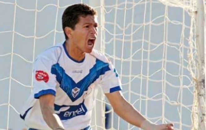 Carlos Saucedo, goleador de San José. Foto Archivo