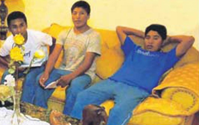 Soldados bolivianos a su salida de la cárcel de Iquique. Foto La Segunda