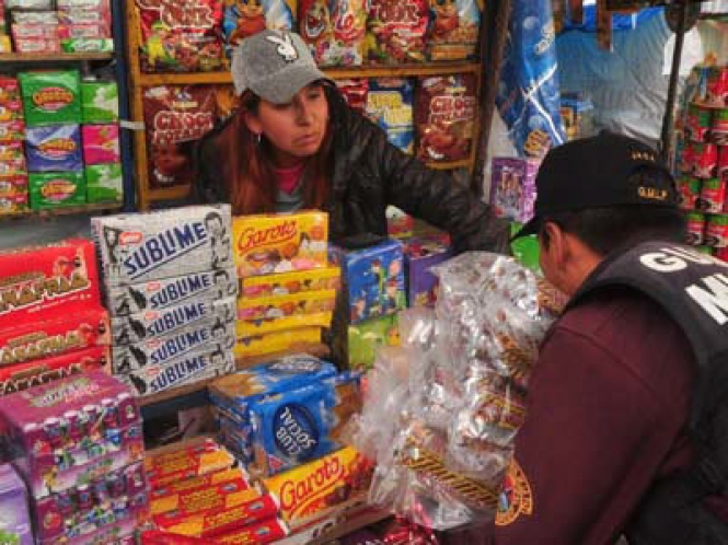 Se verifica la inocuidad alimentaria de los kioscos internos y externos de los colegios situados en el municipio de La Paz/ Foto Alcaldía