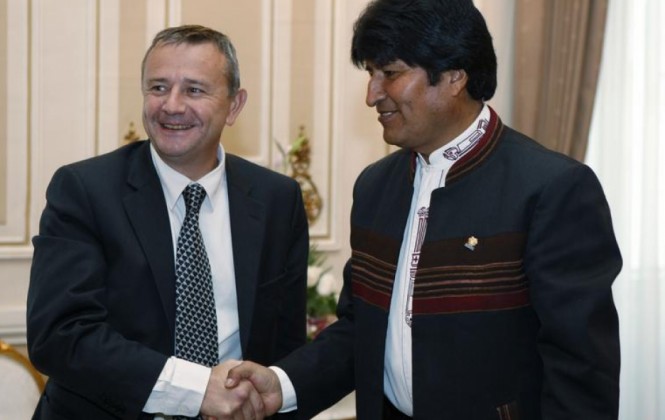Etienne Lavigne, organizador del Dakar, se reunió con el presidente Evo Morales en París. Foto Archivo