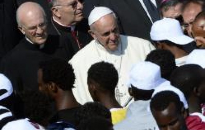 El Papa Francisco saludó a 50 inmigrantes en su visita a la isla italiana de Lampedusa/ Foto Vatican News