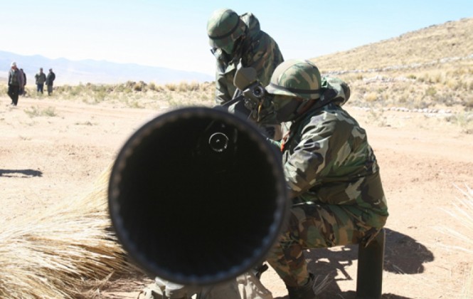 Efectivos militares en manipulación de armamento. Foto: Arch.