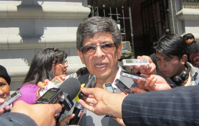 Carlos Villegas informa sobre la propuesta.  (Foto: ANF)