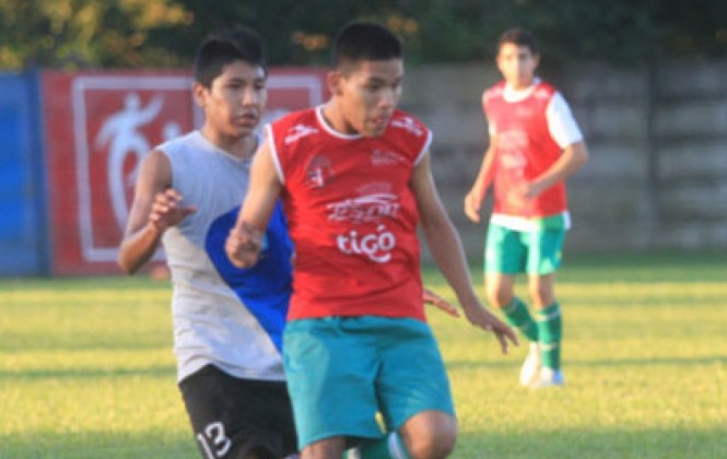 El entrenamiento de la selección sub-15/Foto www.late.com.bo