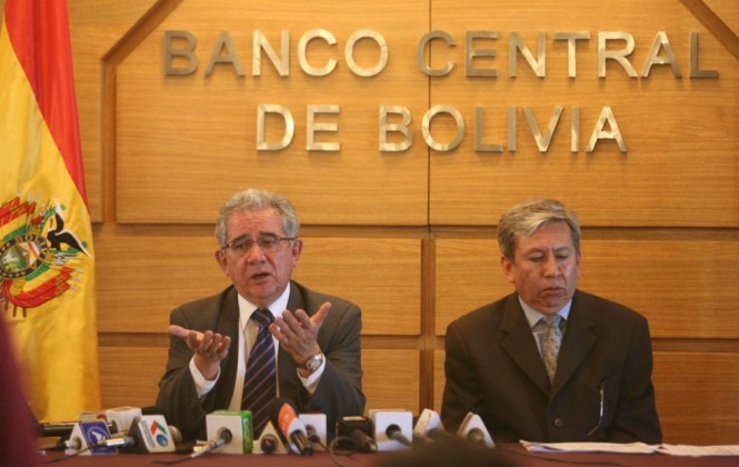 En la conferencia de prensa, el Presidente del BCB se refiere al tema. (Foto: ANF)