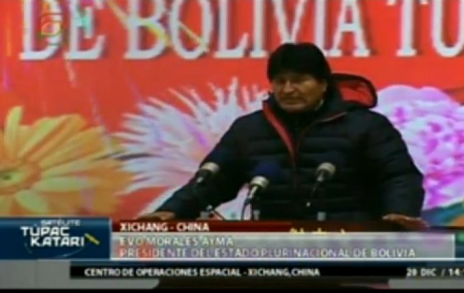 El presidente Evo Morales en el Centro de Lanzamiento de Satélites de Xichang. Foto: Captura BTV.