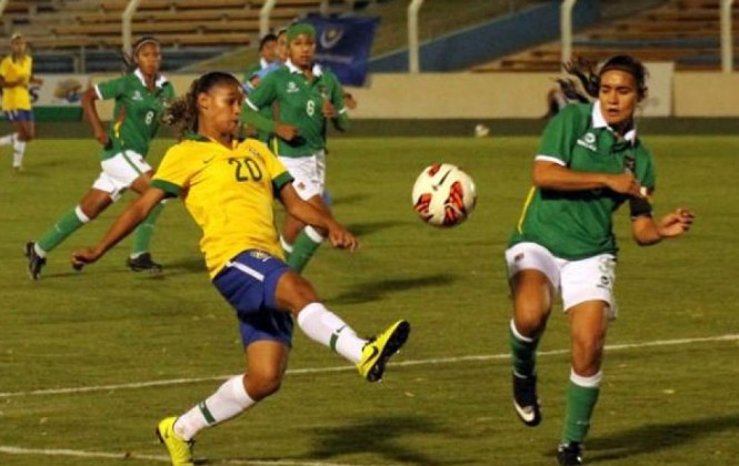 El partido que disputaron las selecciones de fútbol femenino de Bolivia y Brasil. Foto: AUF