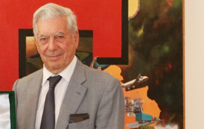 El escritor Mario Vargas Llosa. Foto: Gobernación Santa Cruz