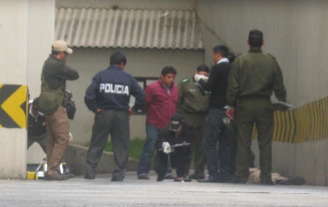 Trabajos de la Policía en el levantamiento del cadáver. Foto: ANF.