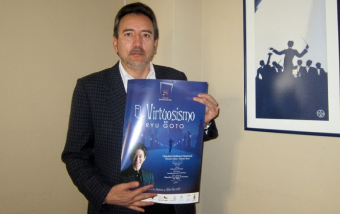 Flavio Machicado, director ejecutivo de la Fundación Orquesta Sinfónica Nacional, promocionando el concierto de Ryu Goto. Foto: ANF.