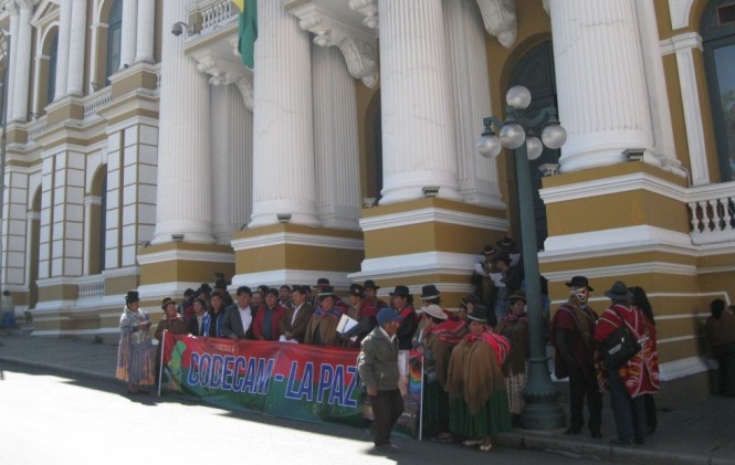 Los representantes de la Federación Departamental Única de  Trabajadores Campesinos de La Paz, Tupac Katari en plaza Murillo/Foto ANF.