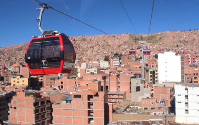 La línea Roja del teleférico La Paz - El Alto. Foto: ANF