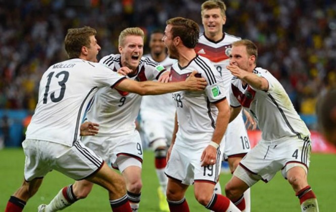 Los jugadores alemanes celebran el gol de la victoria que les daria el título. Foto: fifaworlcup.com
