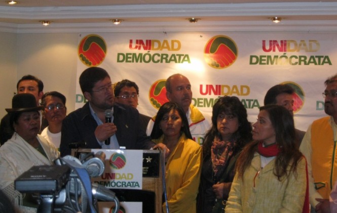 El candidato de UD, Samuel Doria Medina, en conferencia de prensa en el hotel Presidente/ Foto ANF Hans Franco