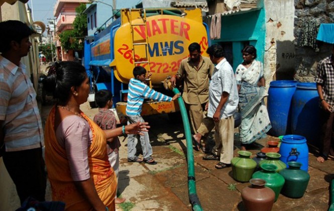 La infraestructura sanitaria en los vecindarios marginales de India desmiente la versión oficial de que el país está bien encaminado hacia el acceso universal al agua potable, limpia y segura/ Foto Malini Shankar/IPS