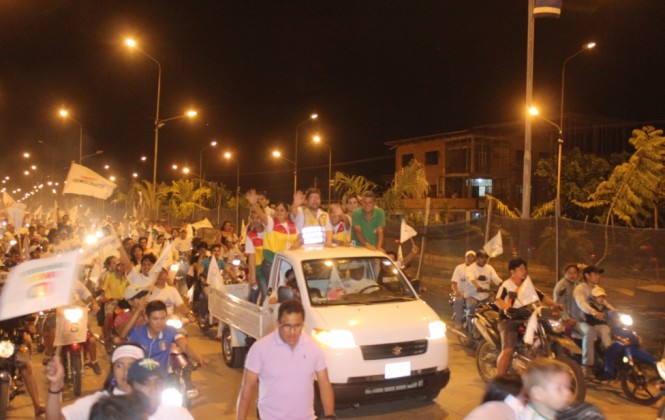 La caranava que encabezó Samuel Doria Medina y Ernesto Suárez. Foto: UD.