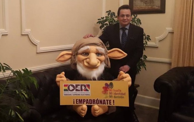 El personaje del empadronamiento biométrico/Foto vocal Ayala.