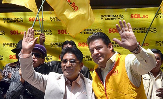 El reelecto alcalde Luis Revilla junto al también gobernador electo Félix Patzi. FOTO: datos.bo