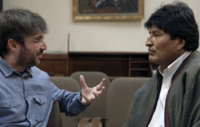 El periodista español Jordi Évole acompañó al presidente Evo Morales en una jornada laboral. Foto: www.lasexta.com