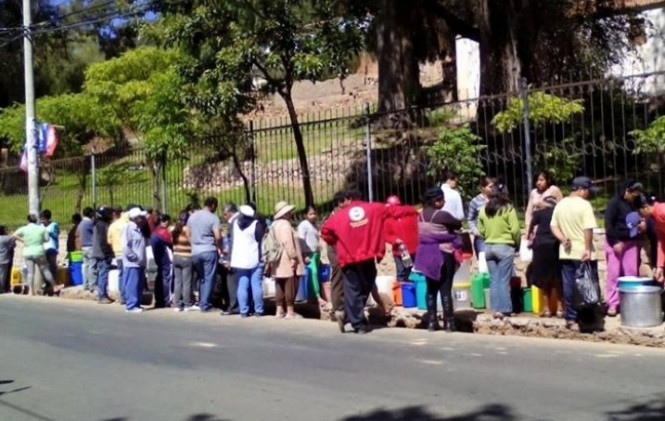 Población protesta por falta de agua en Sucre - Foto: Periodismo que Cuenta