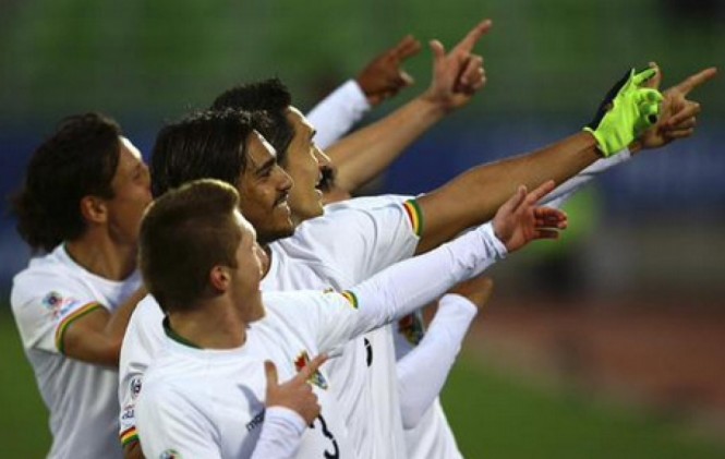 Martins celebró su gol como acostumbraba en Brasil, con una simbólica flecha lanzada al público. Foto: Copa América