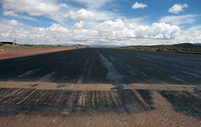 La pista de un aeropuerto. Foto: www.oruro4siglos.com