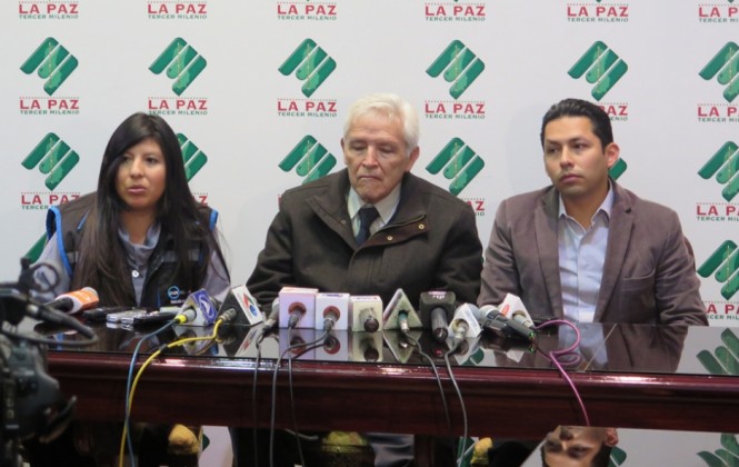 La responsable de la Fundación Ojos del Mundo, Patricia Tárraga; el director del INO, Joel Moya, y el organizador Luis Pereira, en el lanzamiento de la campaña. Foto: ANF