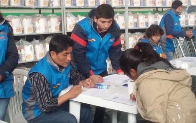 Entrega de subsidios en Bolivia Foto: ANF