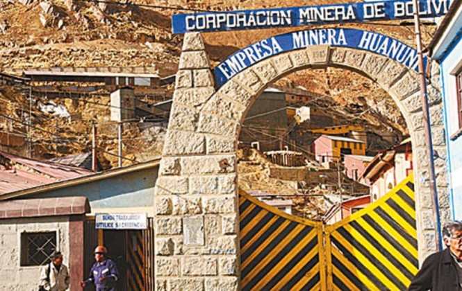 La empresa Minera Huanuni inicia con los trabajos de construcción de un dique de colas.       Foto: comunicacion.gob.bo.