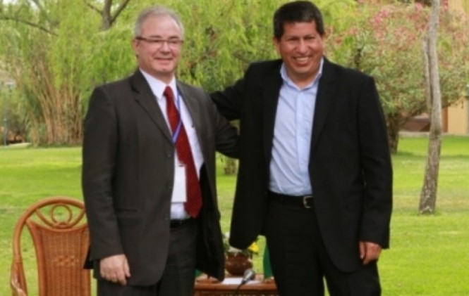 El viceministro de Energía de Brasil Luis Eduardo Barata y el ministro Luis Alberto Sánchez en la reunión de la OLADE. Foto: ABI